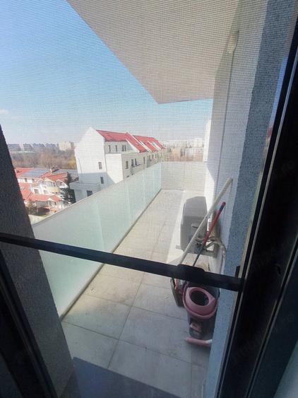 Apartament cu 3 camere decomandat în Titan