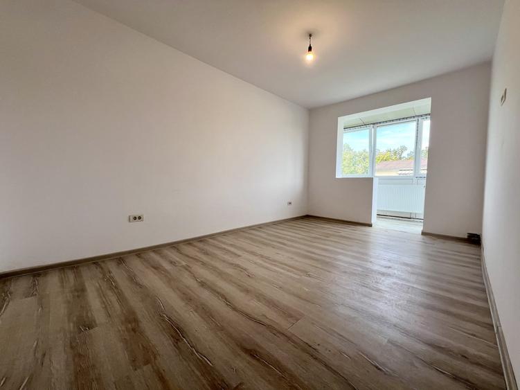 Apartament cu 3 camere decomandat în Șagului