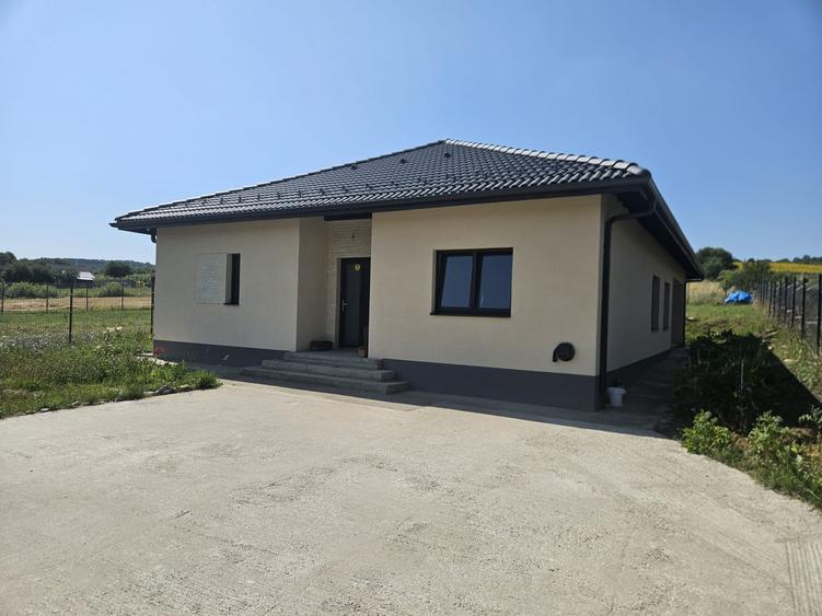 Casă individuală cu 4 camere cu Canalizare în Exterior Nord