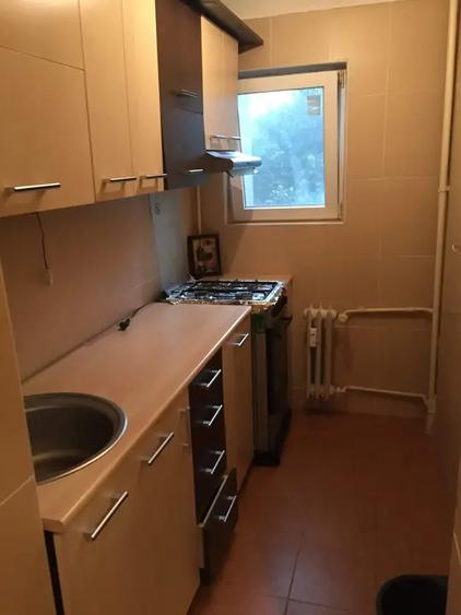 Apartament cu 2 camere semidecomandat, mobilat în Berceni