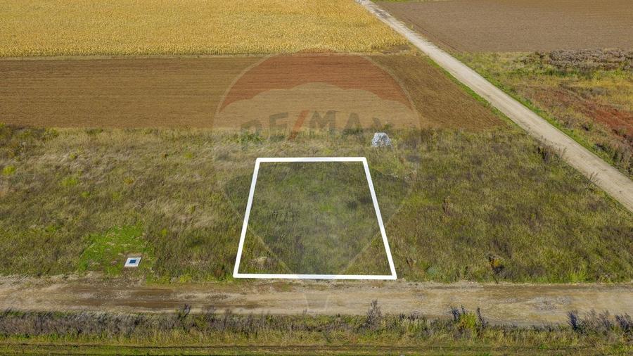 Teren Construcții intravilan de 650 mp, în Nord