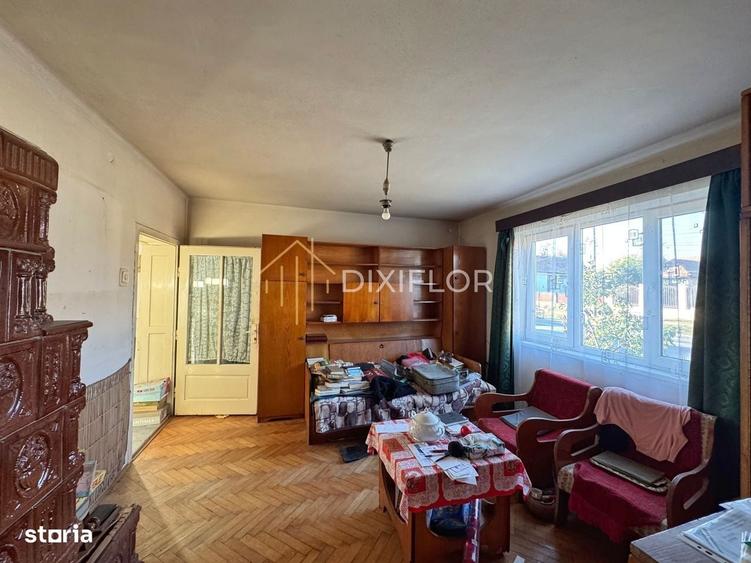 Casă cu 4 camere cu Teren 1978 Mp în Acățari