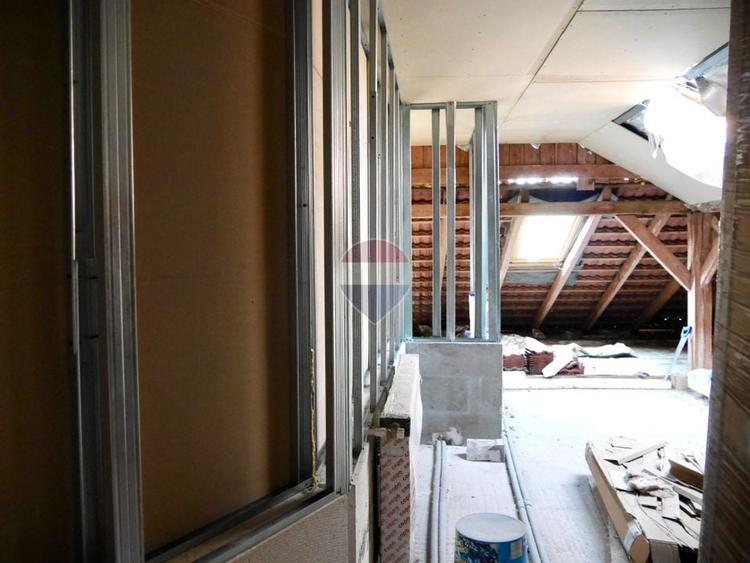 Apartament cu 4 camere în Cetate