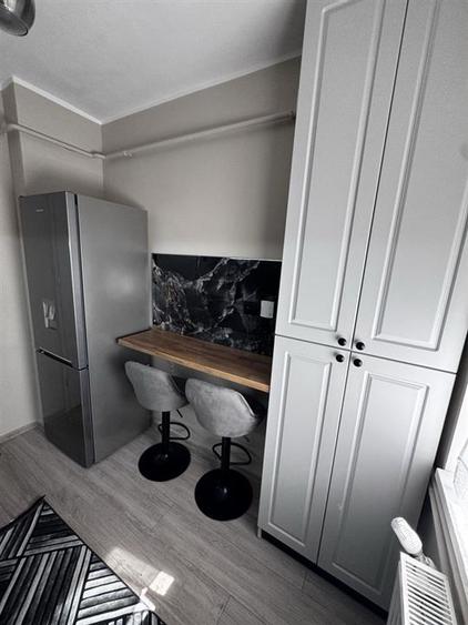Apartament cu 3 camere semidecomandat, mobilat în Apollo