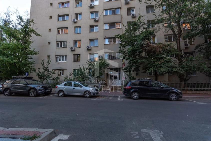 Apartament cu 3 camere semidecomandat în Basarabia