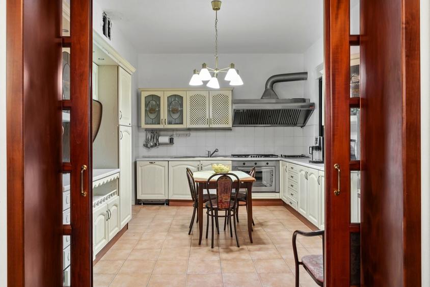 Casă cu 6 camere cu Canalizare în Corbeanca