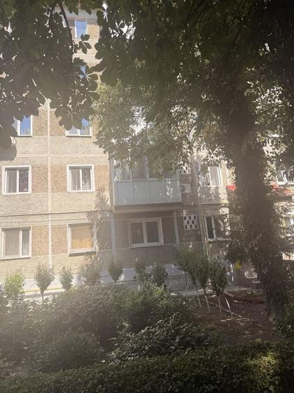 Apartament cu 3 camere semidecomandat în Dacia
