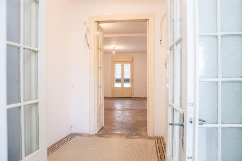 Apartament cu 3 camere circular în P-ța Unirii