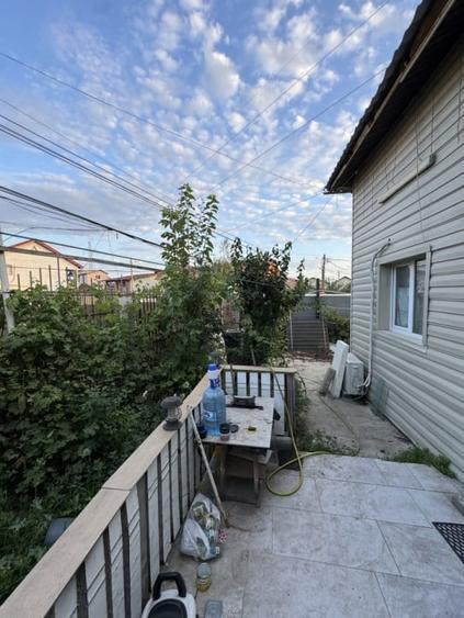 Casă individuală cu 3 camere cu Canalizare în Est