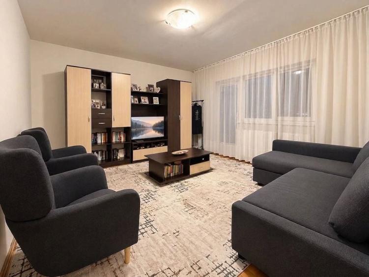 Apartament cu 3 camere decomandat, mobilat în Girocului