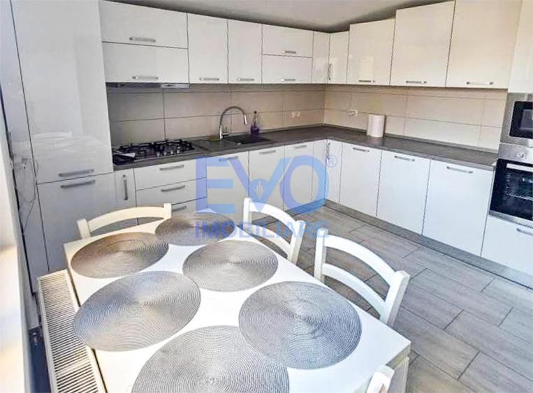 Apartament cu 3 camere semidecomandat în Valea Adâncă