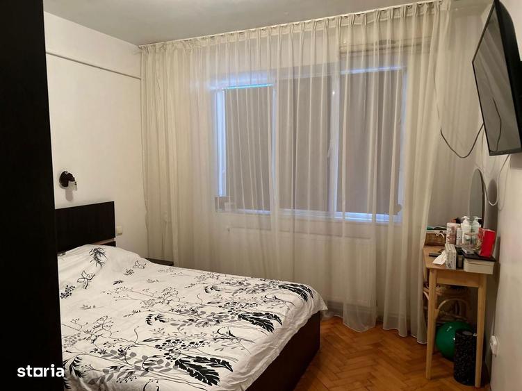 Apartament cu 3 camere decomandat în Piața Centrală
