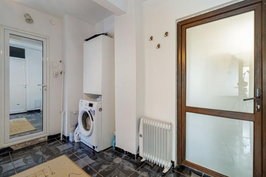 Apartament cu 3 camere decomandat, mobilat în Baicului