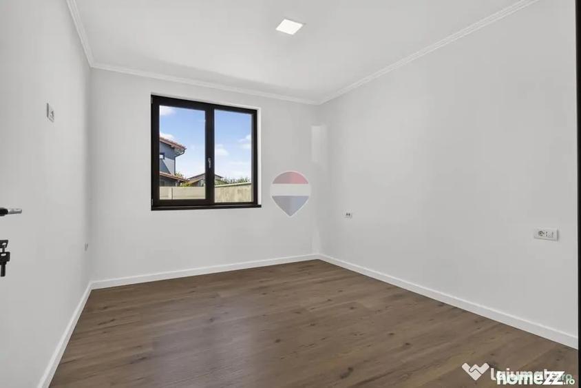 Casă cu 7 camere cu Teren 437 Mp în Livada