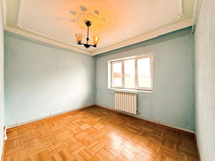 Apartament cu 4 camere decomandat în Frumoasa