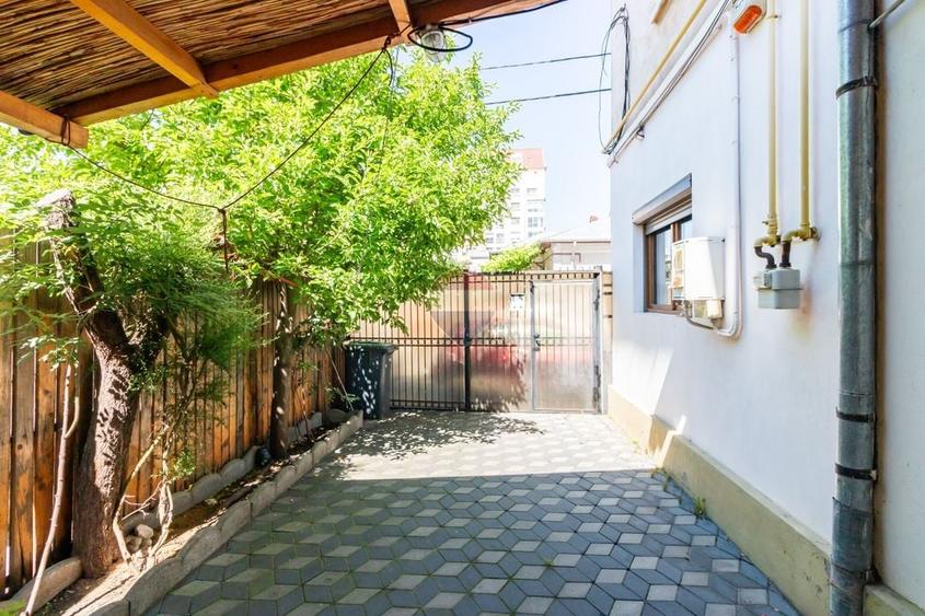 Apartament cu 4 camere semidecomandat, mobilat în Turda