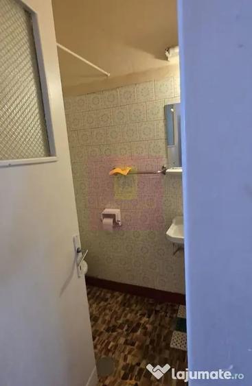 Casă cu 8 camere cu Teren 518 Mp în Central