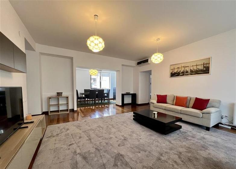 Apartament cu 5 camere decomandat, mobilat în Herăstrău