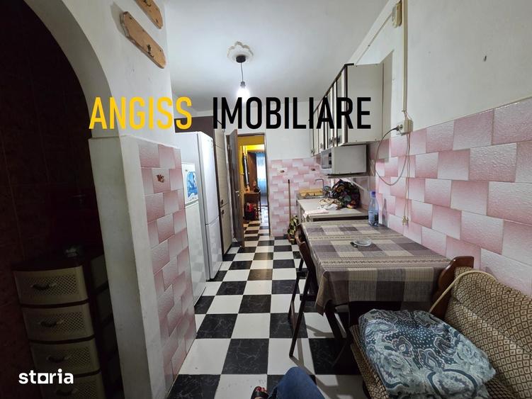 Apartament cu 3 camere decomandat în Babadag