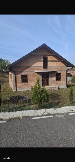 Casă cu 4 camere cu Teren 1400 Mp în Silivașu de Câmpie
