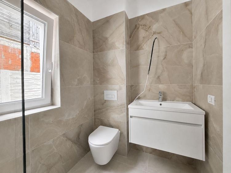 Duplex cu 4 camere cu Canalizare în Ghiroda
