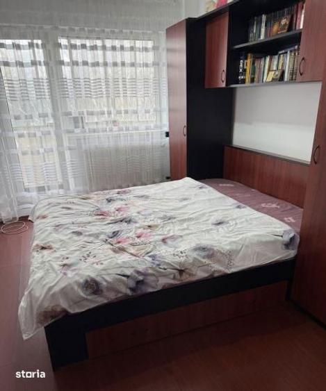 Apartament cu 3 camere semidecomandat, mobilat în Rahova