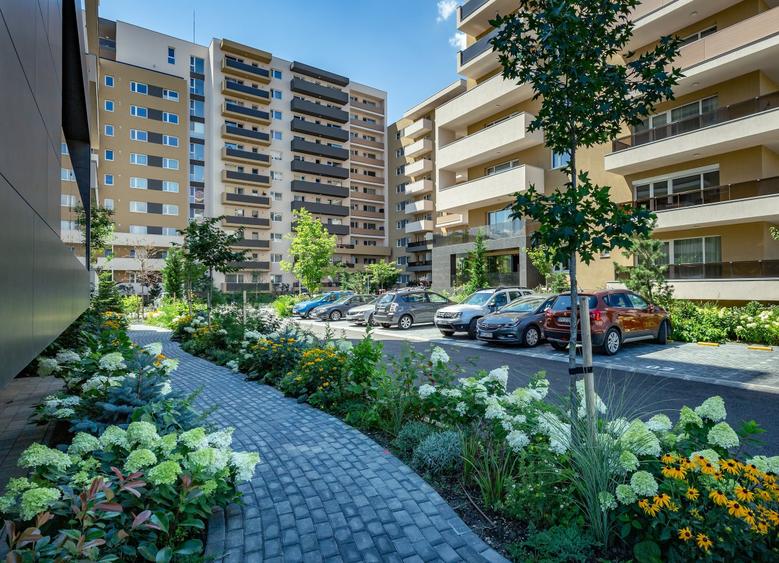 Apartament cu 3 camere decomandat în Astra