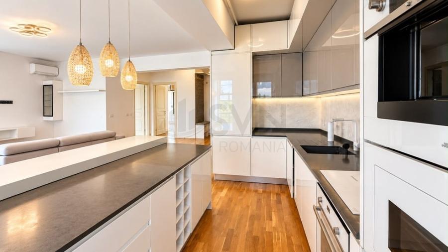 Apartament cu 3 camere decomandat în Băneasa