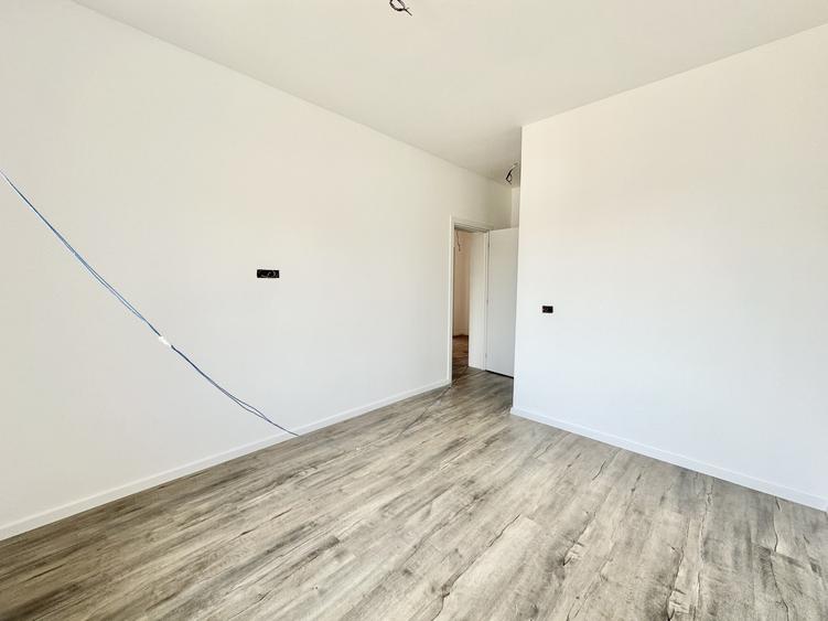Duplex cu 3 camere cu Canalizare în Albina