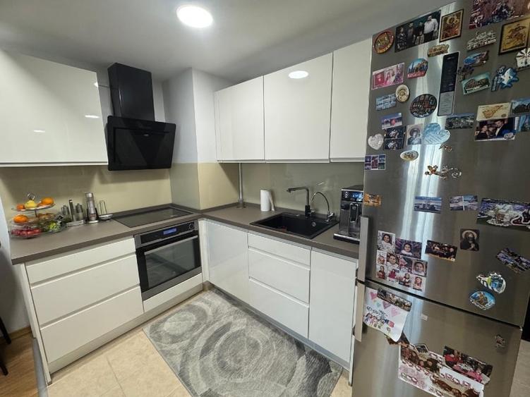 Apartament cu 3 camere decomandat, mobilat în Colentina
