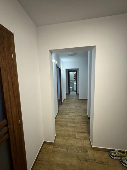 Apartament cu 3 camere decomandat în Podu Roș