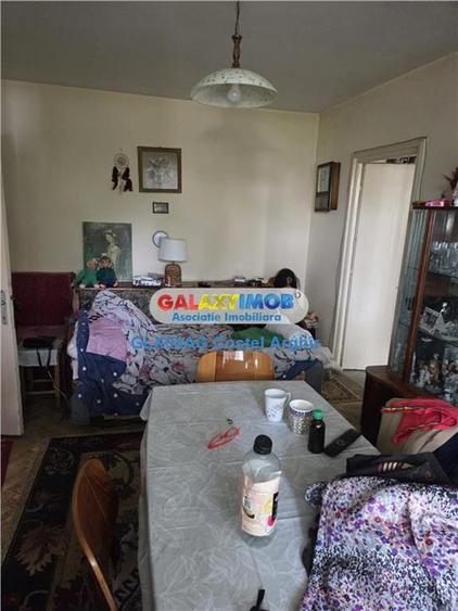 Apartament cu 2 camere semidecomandat în Craiovei
