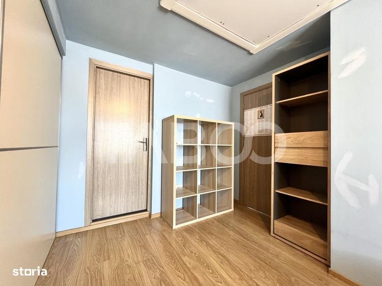 Apartament cu 3 camere semidecomandat în Central