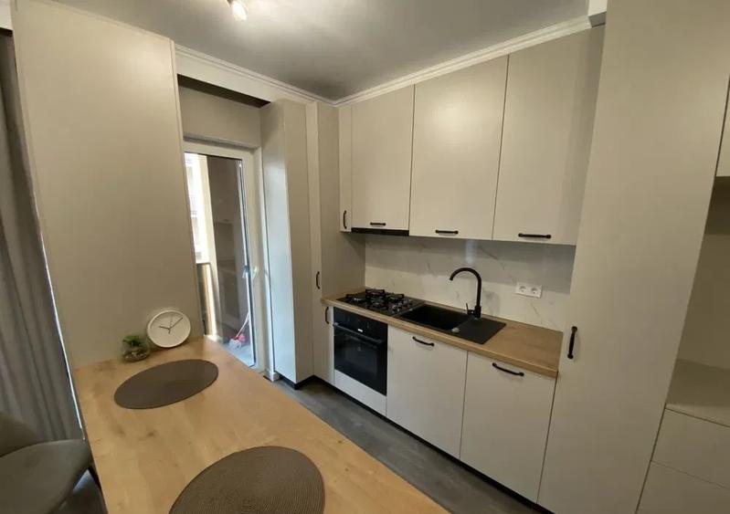 Apartament cu 2 camere semidecomandat, mobilat în Florești