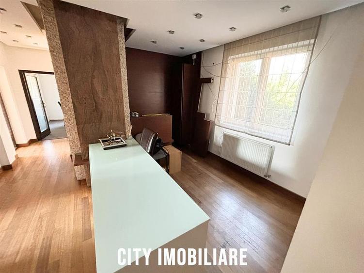 Birou, de 86 mp, în Central