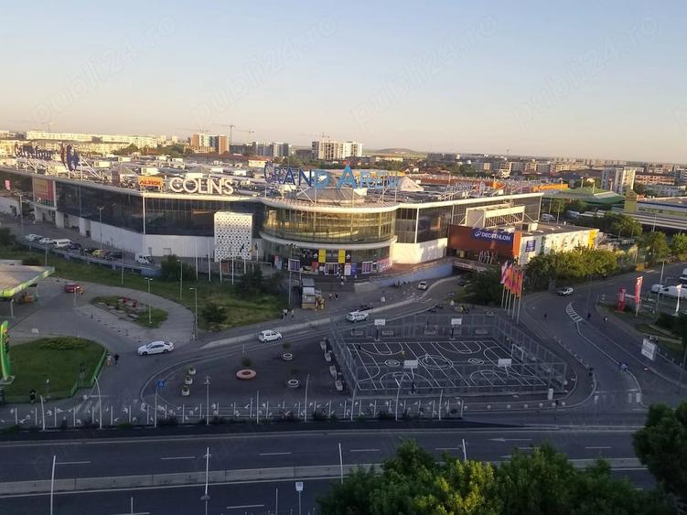 Apartament cu 3 camere decomandat în Berceni
