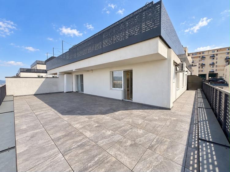Apartament cu 4 camere decomandat, mobilat în Florești