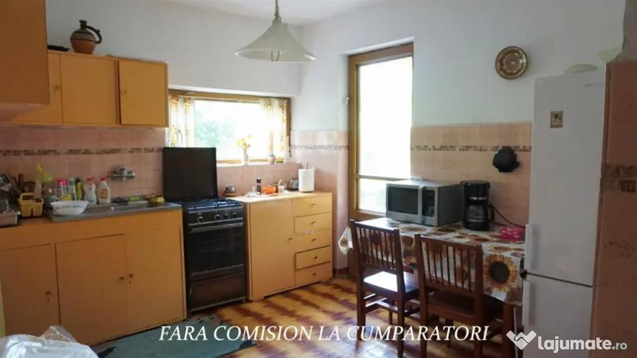 Casă cu 7 camere cu Teren 2328 Mp în Dăești
