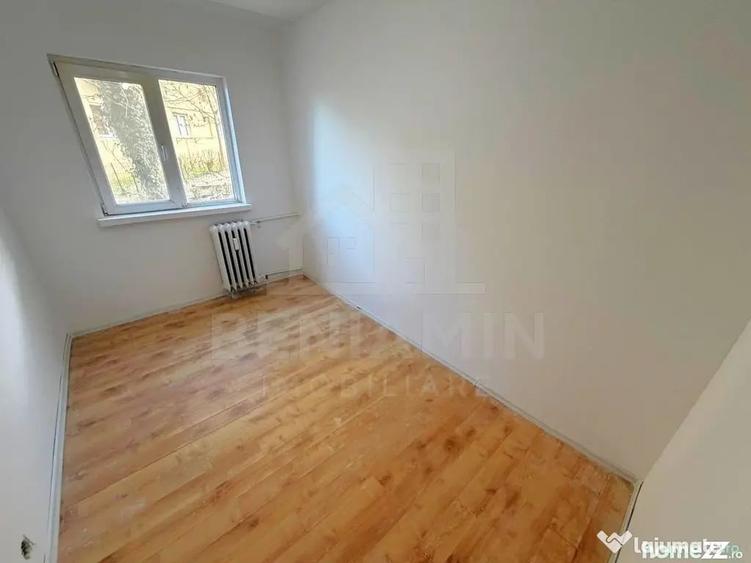 Apartament cu 4 camere decomandat în Valea Rosie