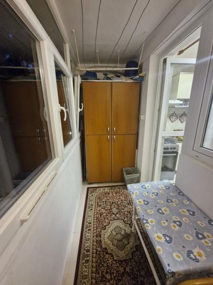 Apartament cu 3 camere semidecomandat, mobilat în Titan