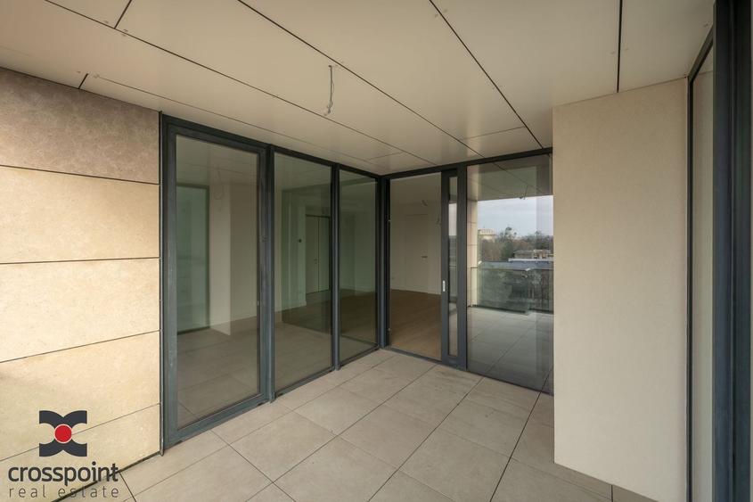 Apartament cu 4 camere semidecomandat în Aviatorilor