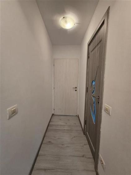 Apartament cu 3 camere semidecomandat în Pajura