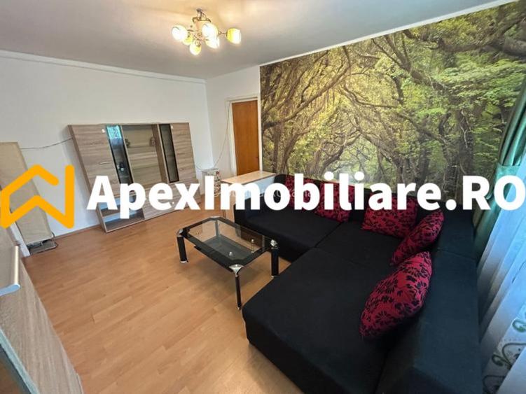 Apartament cu 4 camere decomandat în Gorjului