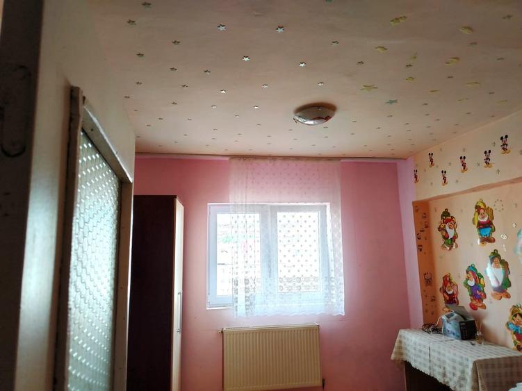 Apartament cu 4 camere decomandat în Central
