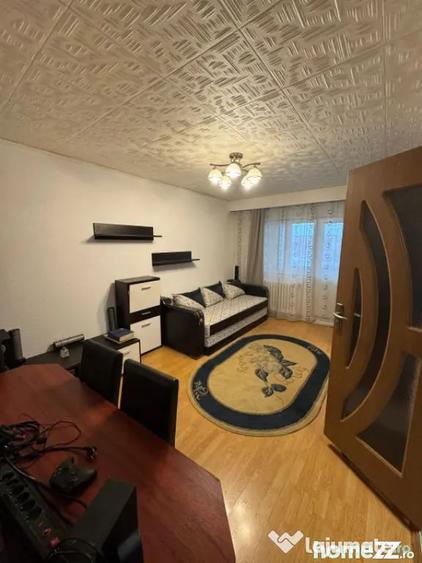 Apartament cu 3 camere decomandat în Republicii