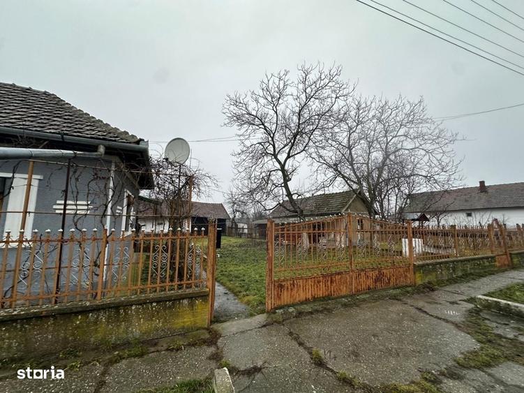 Casă cu 3 camere în Mărtinești