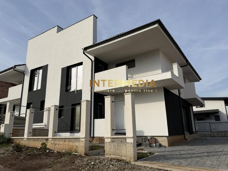 Duplex cu 4 camere cu Canalizare în Cetate