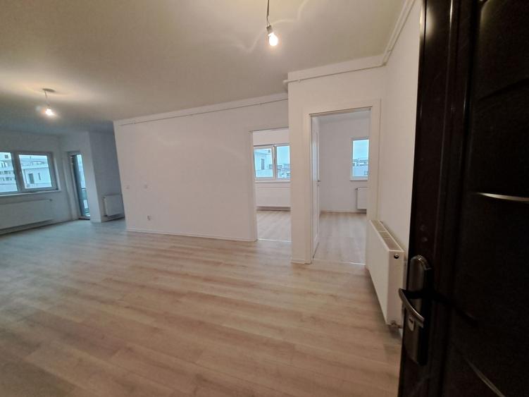 Apartament cu 3 camere decomandat în Sud