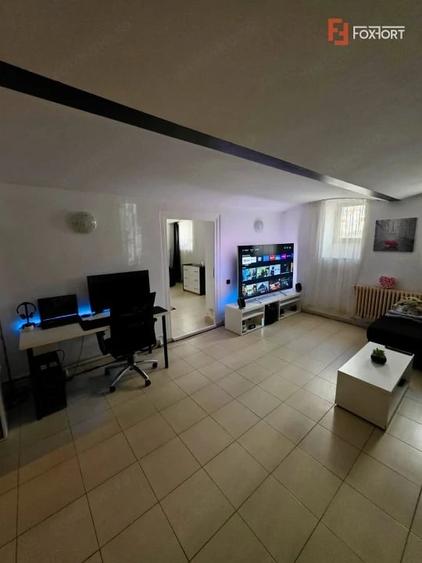 Apartament cu 3 camere semidecomandat în P-ța Maria