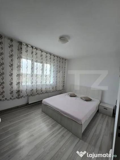 Apartament cu 3 camere semidecomandat în Soarelui